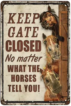 Забавные лошади Держат Ворота закрытыми Независимо От Того, Что Лошади говорят Вам Металлическая Вывеска Жестяная Вывеска Забавный забор на ферме Стена дома Ворота